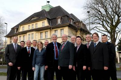 Heessener Team - Das starke Team der CDU Heessen für die Wahl der Bezirksvertretung am 25. Mai 2014 :(v.l.n.r.): Arnd Hilwig, Rolf Eickholdt, Klemens Stoffer, Jürgen Heinrich, Dr. Beatrix Günnewig, Reiner Hatton, Heinrich Klockenbusch, Wilhelm Blix, Jochen Biermann, Brigitte Johannwiemann, Günter Anhalt, Christoph Deese, Hüseyin Ipek