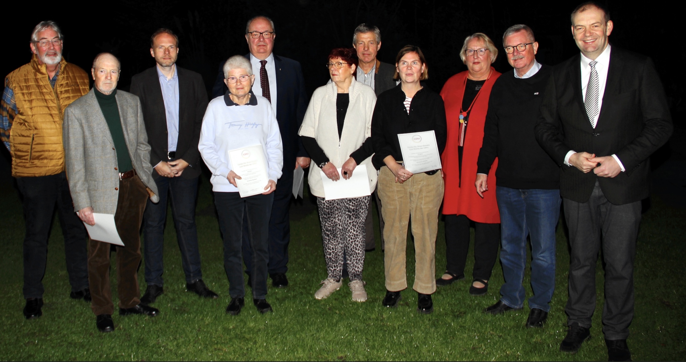 Die CDU mit den Jubilaren im nchtlichen Biergarten der Gartenwirtschaft Ktter: Herzlichen Dank fr so viel Engagement!