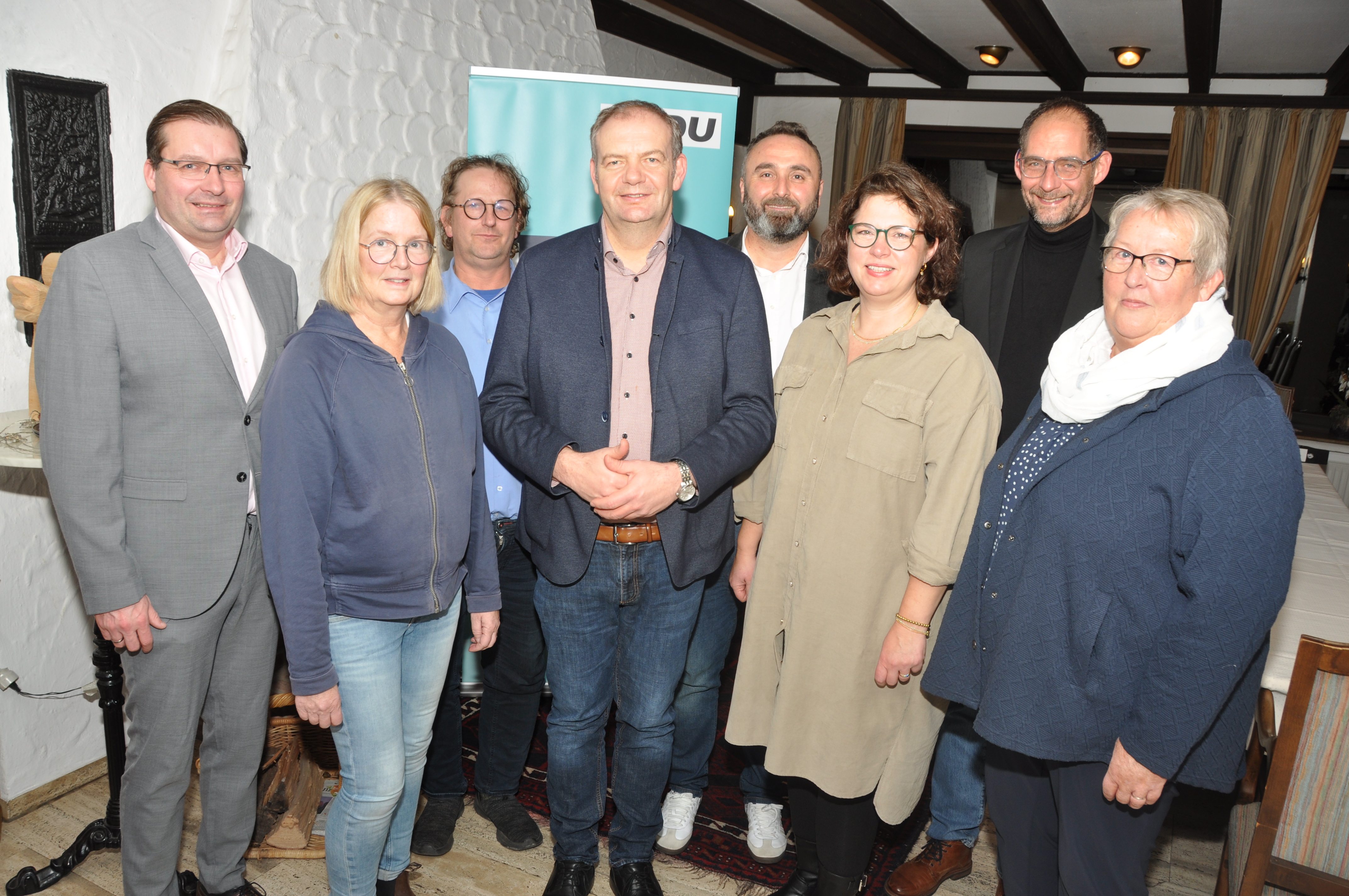 Neu im Vorstand ist B�rgermeister Jochen Dornseifer: Benjamin Zumbrock, Dr. Beatrix G�nnewig, Christoph Deese, Arnd Hilwig, Sinan Karaagac, Tanja Sch�fer und Gabriele Beltrop-Hengst stehen weiter an der Spitze der CDU Heessen.